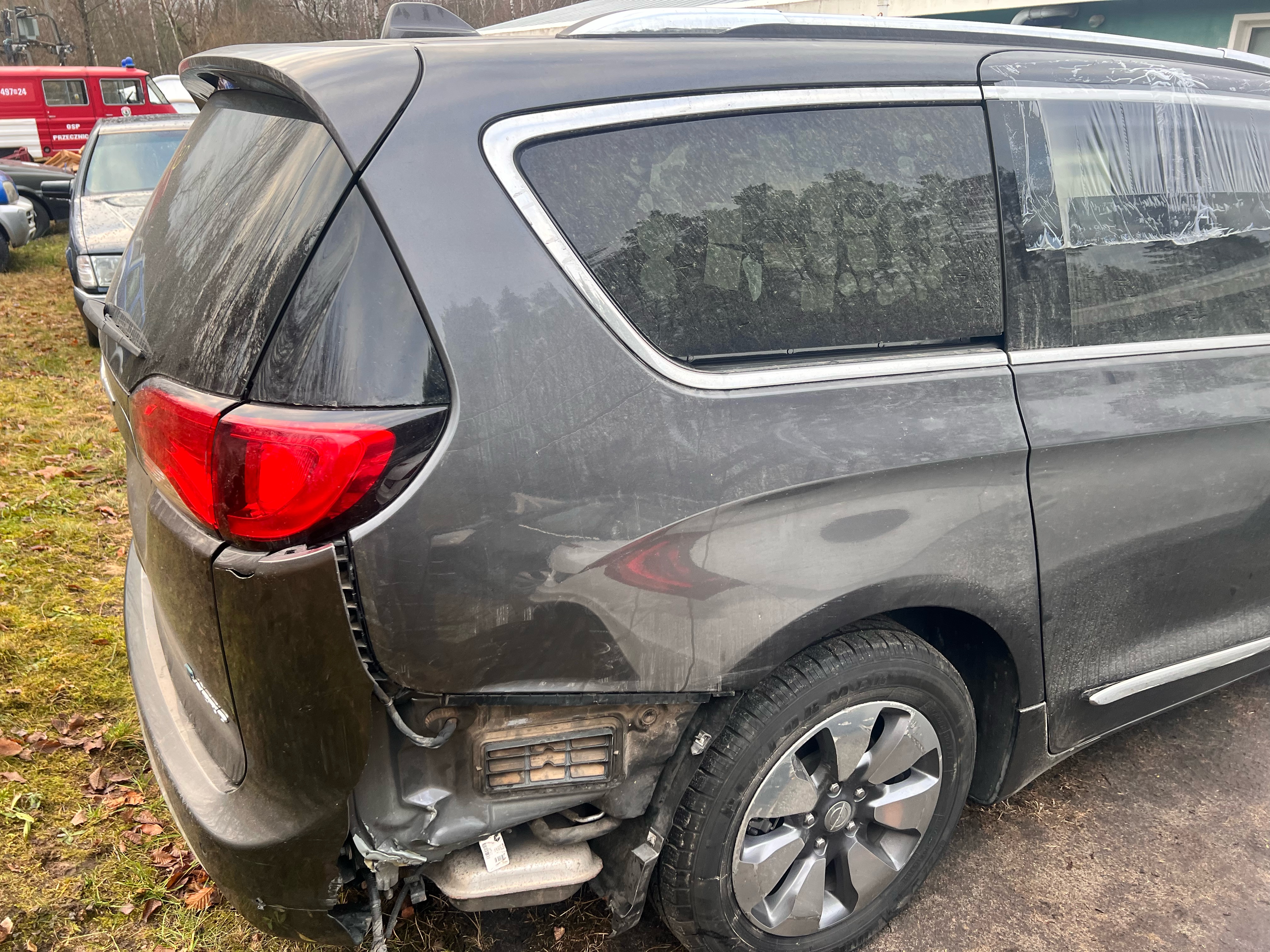 Zdjęcie auta przed naprawą